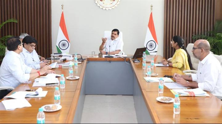 Complete Metro Rail Projects with Quality and within Deadlines: CM Dr. Yadav